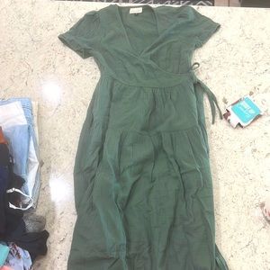 Green Universal Thread maxi dress.excellent condition, worn once for a wedding